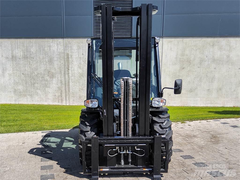 Manitou MC 30-4 Masini de teren dificil