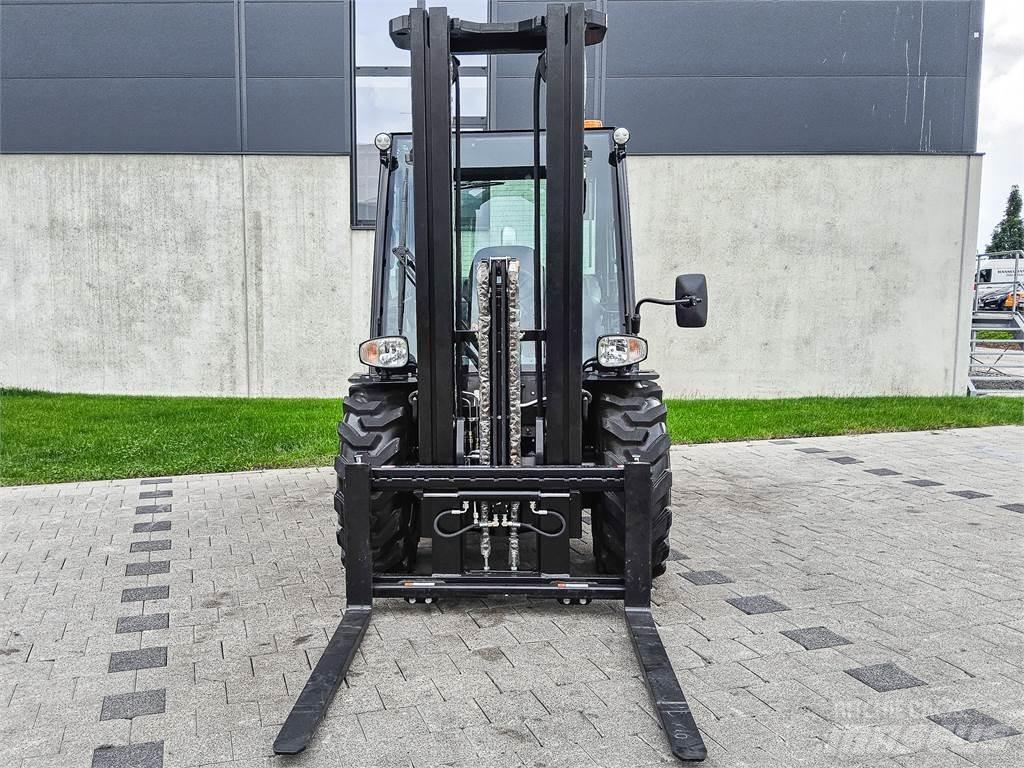 Manitou MC 30-4 Masini de teren dificil