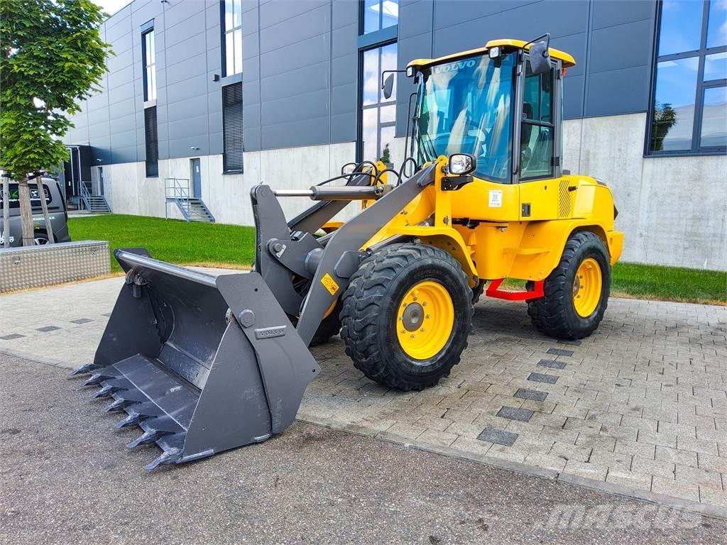 Volvo L 30G Mini excavatoare < 7t