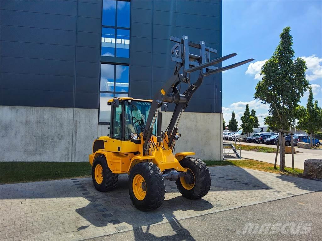 Volvo L 30G Mini excavatoare < 7t