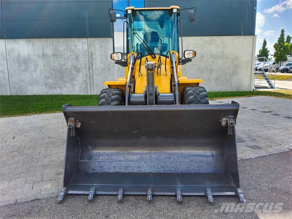 Volvo L 30G Mini excavatoare < 7t