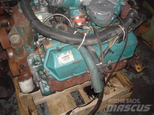 International T444 Motoare