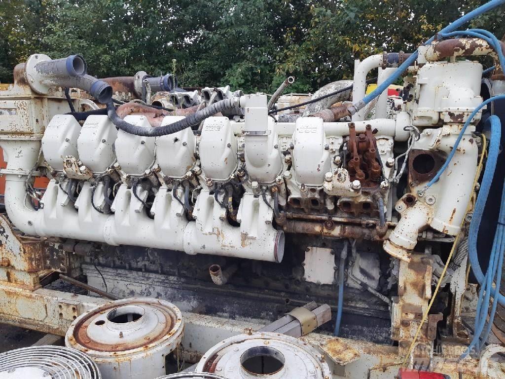 Komatsu 930E Motoare