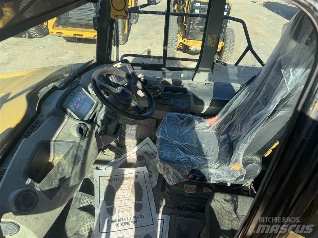 CAT 745 Transportoare articulate