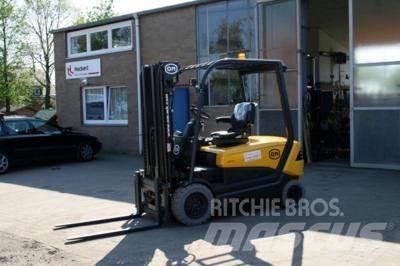 OM XE 30 ac Stivuitor electric