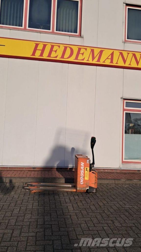 Doosan LEDH18 Transpaleta electica cu furca