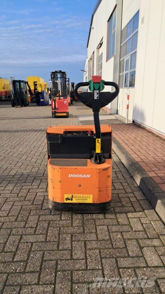 Doosan LEDH18 Transpaleta electica cu furca