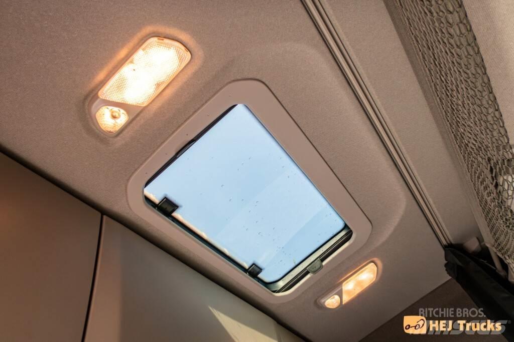 Scania R660 A6x2NB Autotractoare