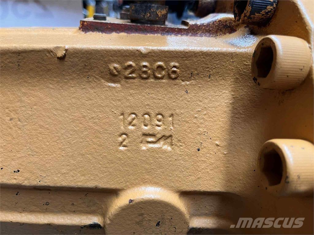 CASE 695SR bagaksel Axe