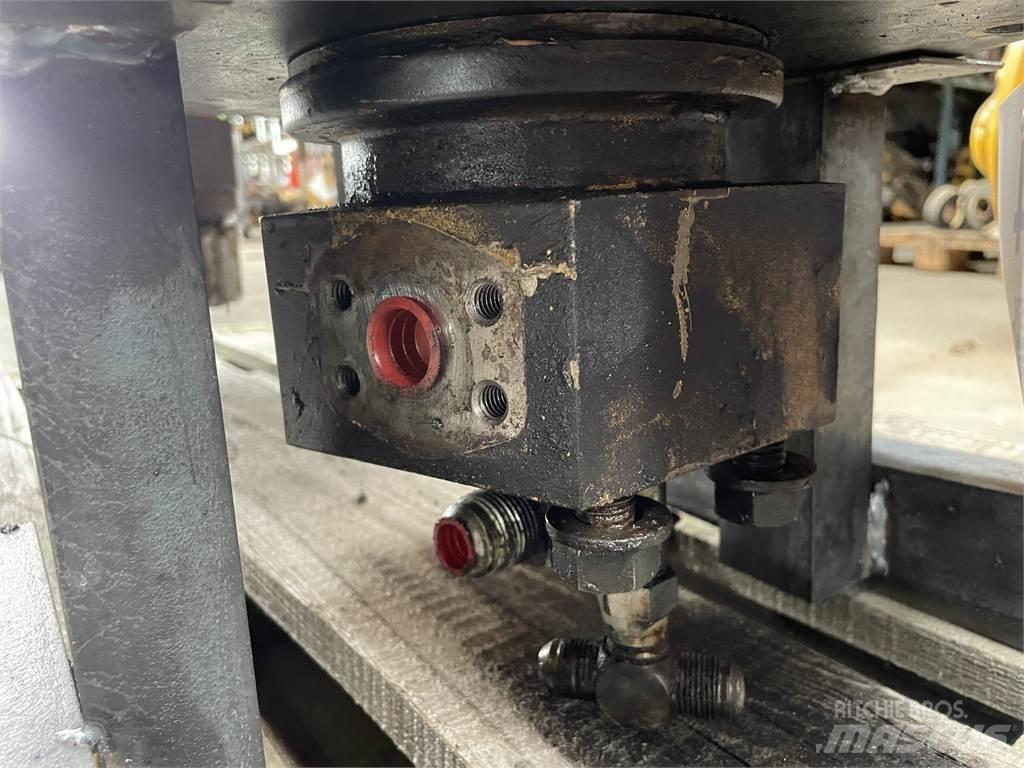 CAT 215LC svirvel Hidraulice