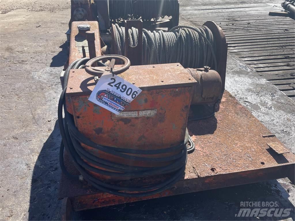  El-spil med gear og bremse. Dispozitive de ridicare şi lifturi pentru materiale