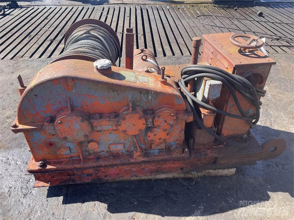  El-spil med gear og bremse. Dispozitive de ridicare şi lifturi pentru materiale
