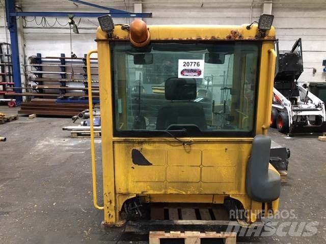  Førerhus ex. Volvo L180E Alte componente