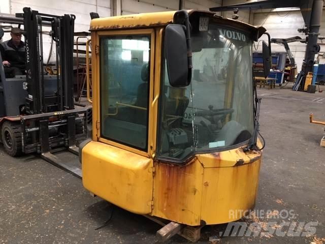  Førerhus ex. Volvo L180E Alte componente