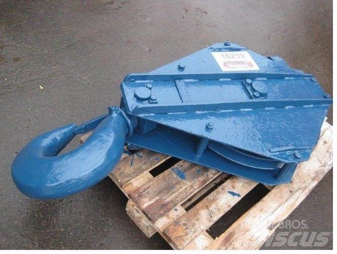  Krankrog ca. 12 ton Piese si echipamente pentru macara