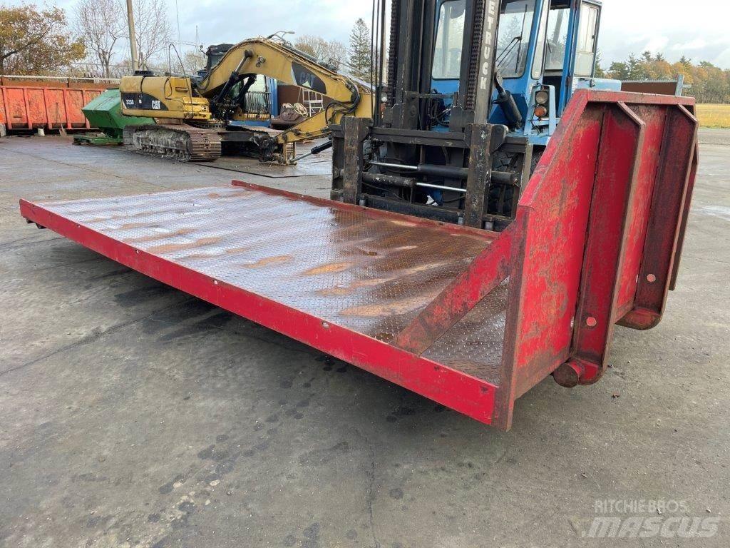  Maskintrailer med wirehejs Semi-remorca agabaritica