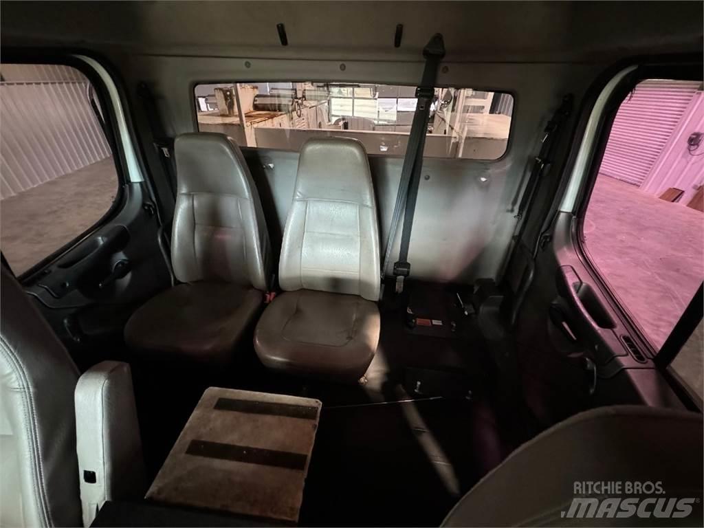 Freightliner 108SD Municipal/vehicul cu uz general