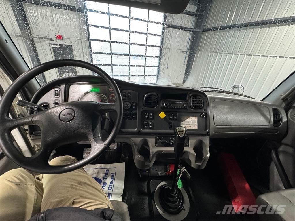 Freightliner M2 106 Autobasculanta