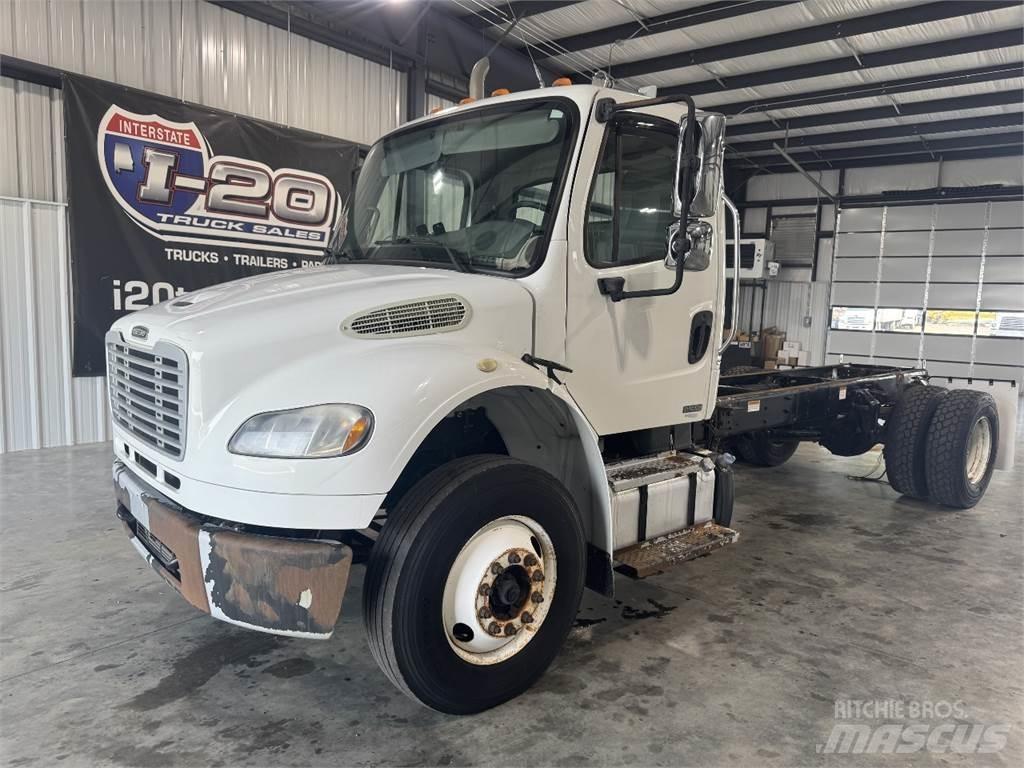 Freightliner M2 106 Camion cabina sasiu