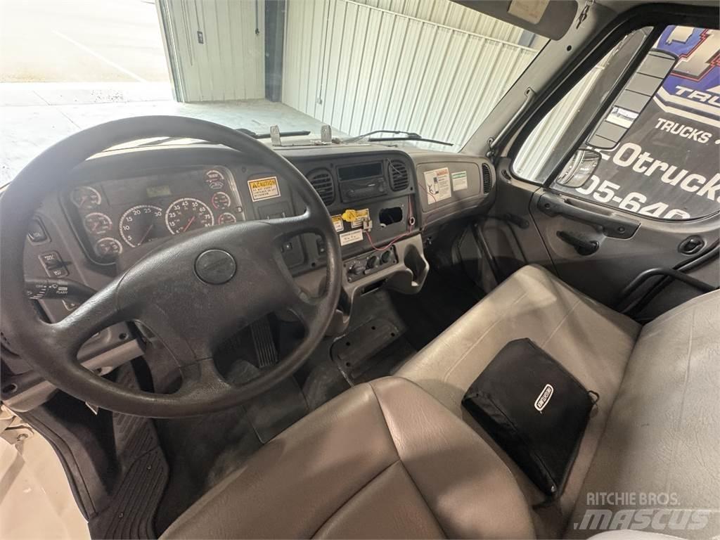 Freightliner M2 106 Camion cabina sasiu