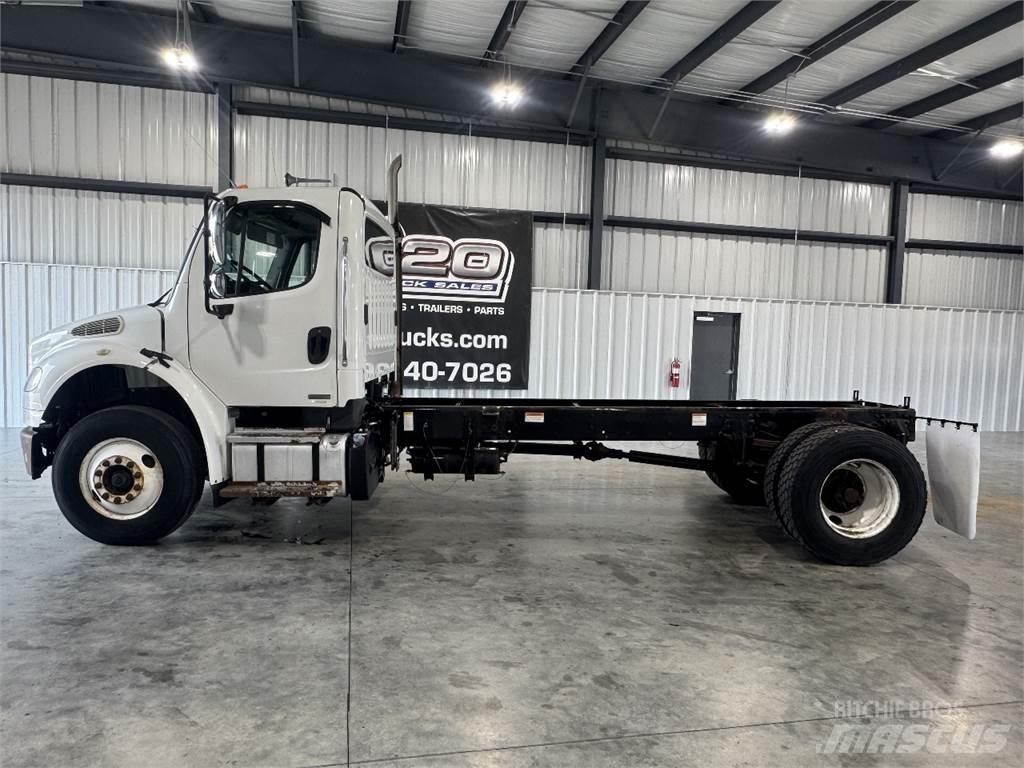 Freightliner M2 106 Camion cabina sasiu
