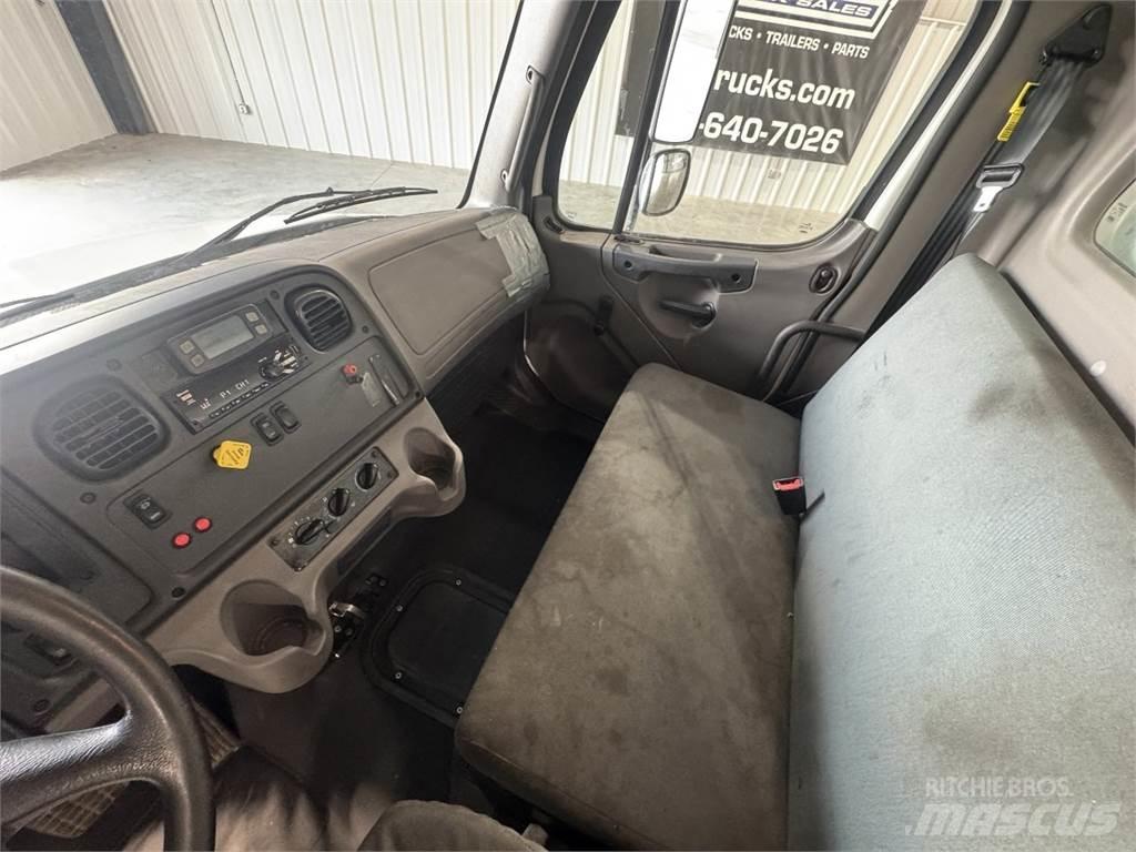 Freightliner M2106 Autocamioane