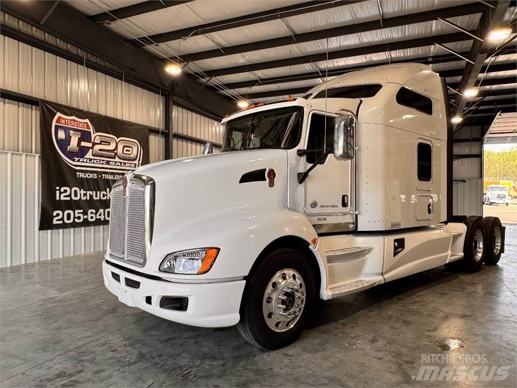 Kenworth T660 Autotractoare