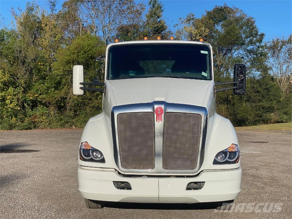 Kenworth T680 Autotractoare