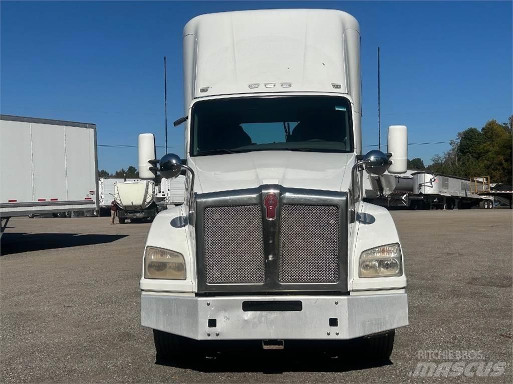 Kenworth T880 Autotractoare