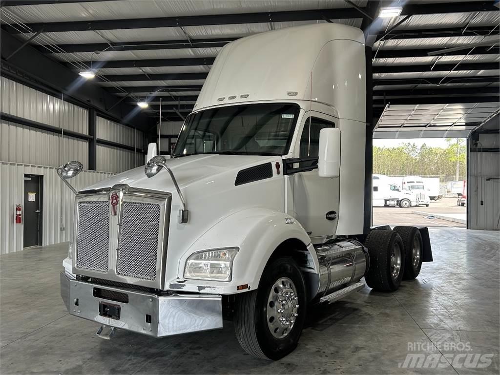 Kenworth T880 Autotractoare