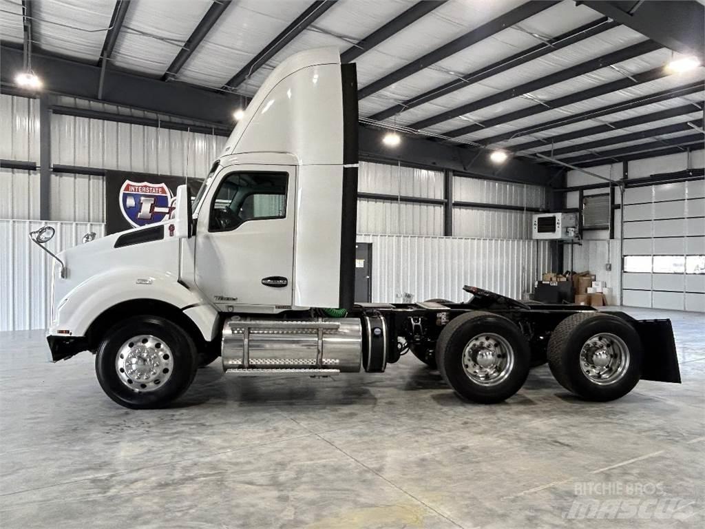 Kenworth T880 Autotractoare