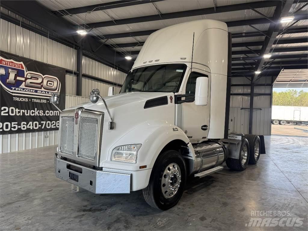 Kenworth T880 Autotractoare