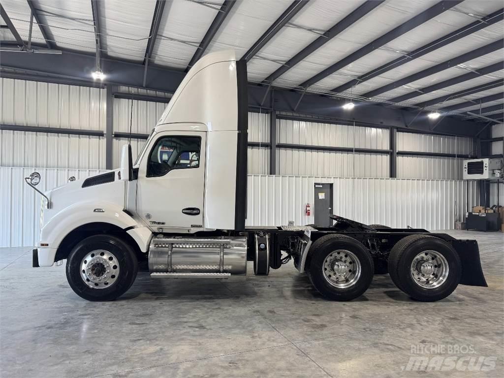 Kenworth T880 Autotractoare