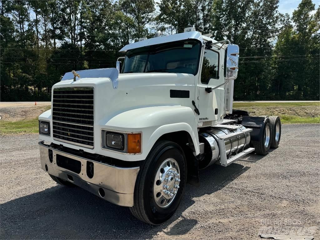 Mack CHU613 Autotractoare