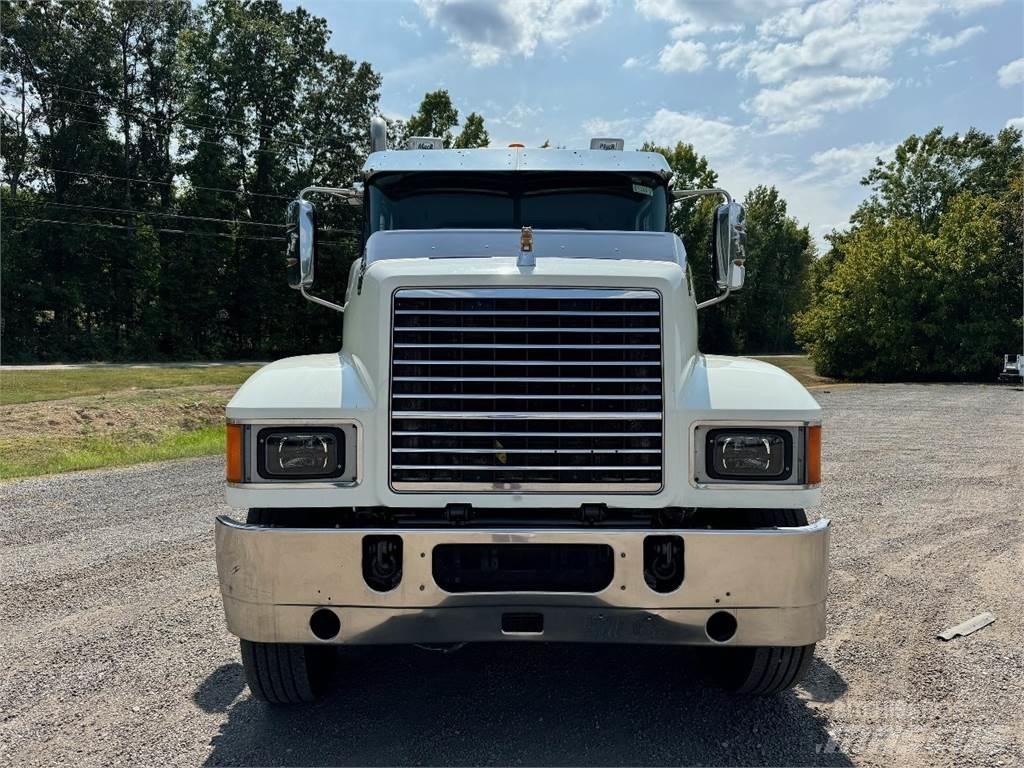 Mack CHU613 Autotractoare