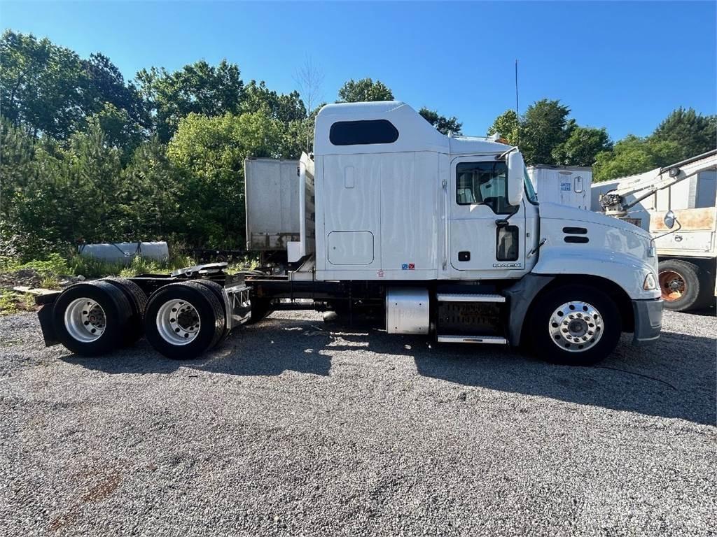 Mack CXU613 Autotractoare