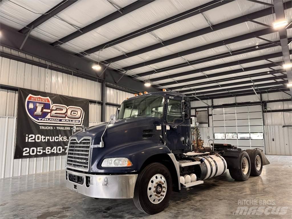 Mack CXU613 Autotractoare