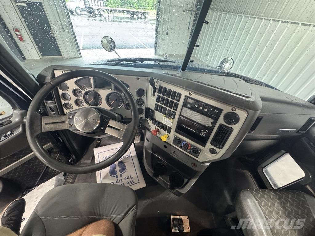 Mack CXU613 Autotractoare