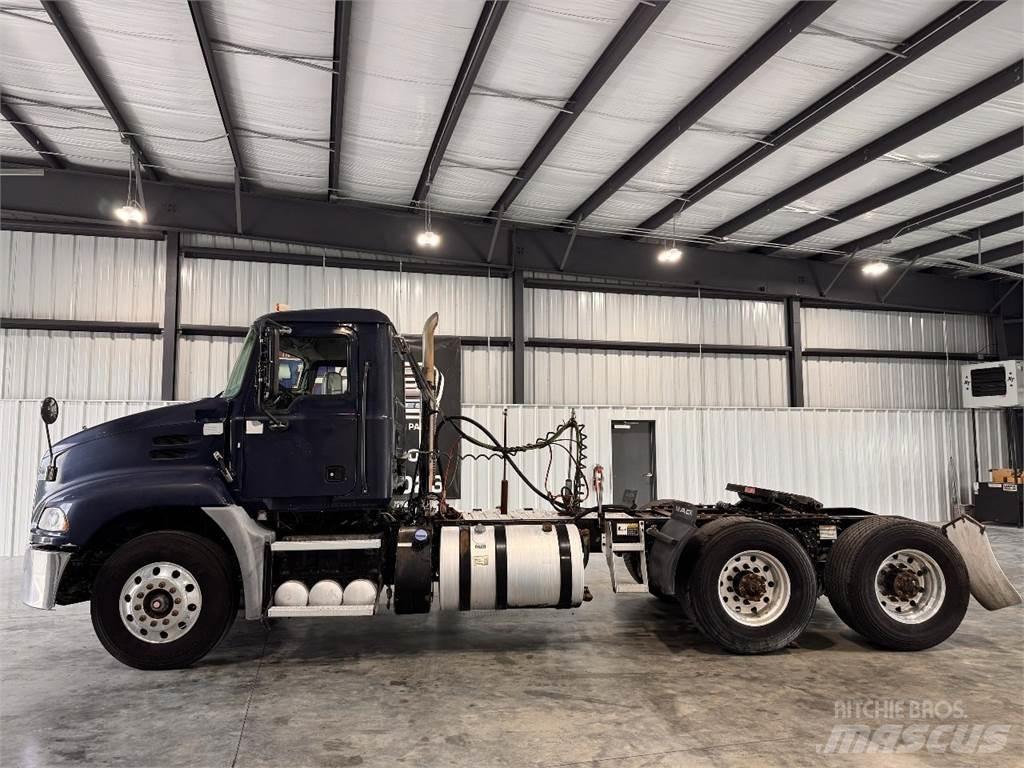 Mack CXU613 Autotractoare