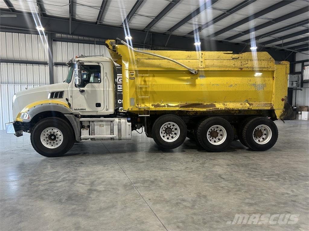 Mack Granite Autobasculanta