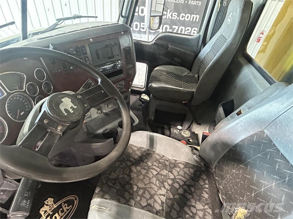 Mack Granite Autobasculanta