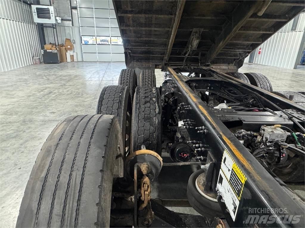 Mack GU433 Autobasculanta