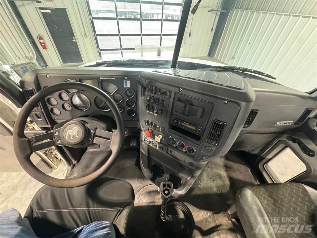 Mack GU713 Autotractoare