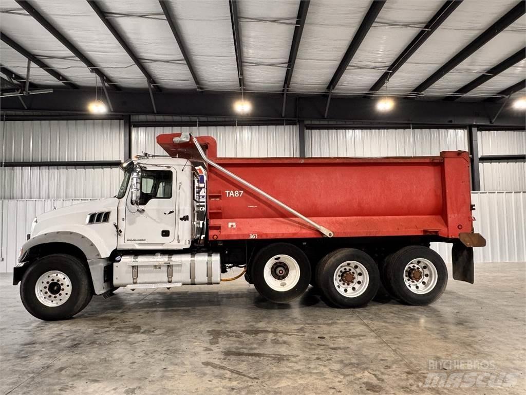Mack GU713 Autobasculanta