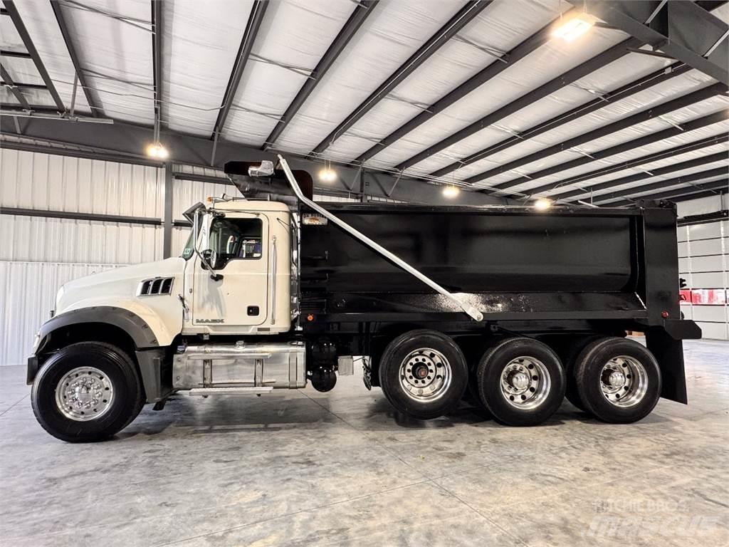 Mack GU713 Autobasculanta