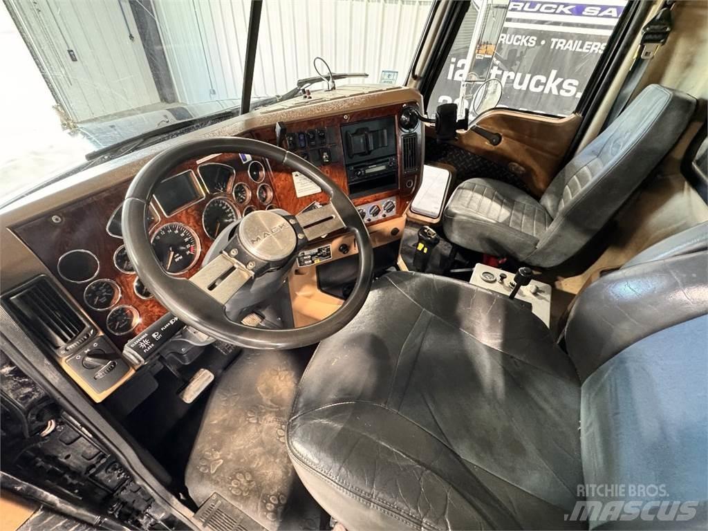 Mack GU713 Autobasculanta