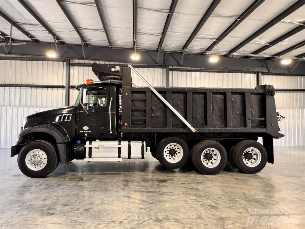 Mack GU713 Autobasculanta
