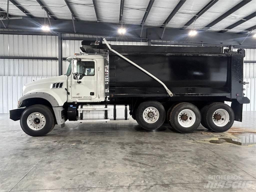 Mack GU713 Autobasculanta