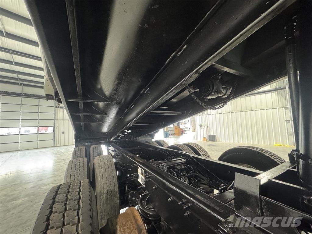 Mack GU713 Autobasculanta