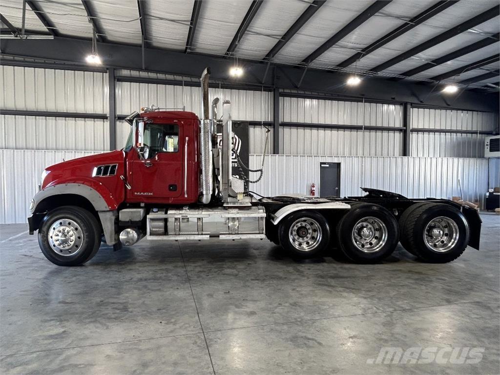 Mack GU713 Autotractoare